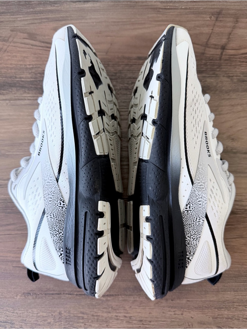 Brooks Women’s Trace 3 Running Shoe White / Oyster /Black (Size: 7.5-B) - Picture 7 of 11